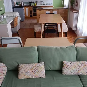 https://charmant-2-pieces-10-min-de-lyon.hotels-rhonealpes.com