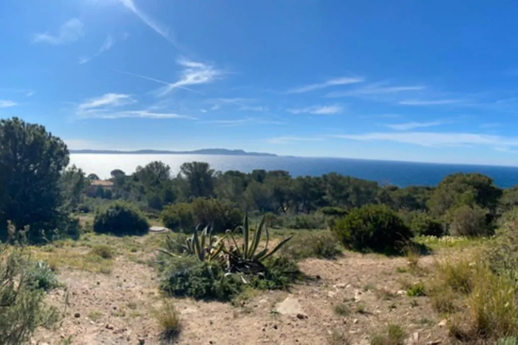 Appartement + terrasse vue mer dans un parc de 3 Ha Hyères France